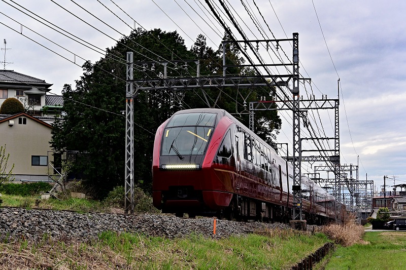 京都線を走る「ひのとり」