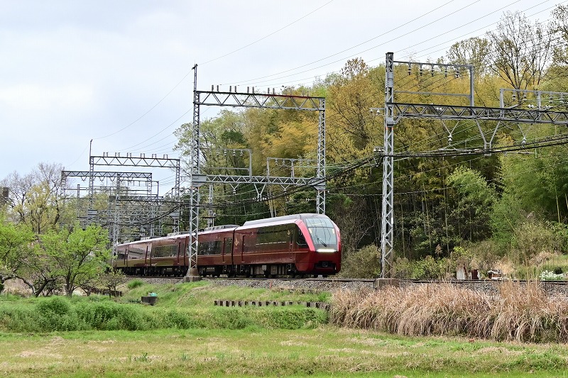 京都線を走る「ひのとり」