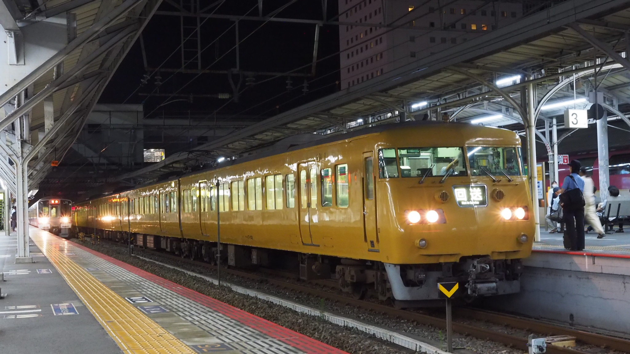 1751M(岡山発16時25分・糸崎行)→442M(三原発、岡山着22時35分)に投入されました。